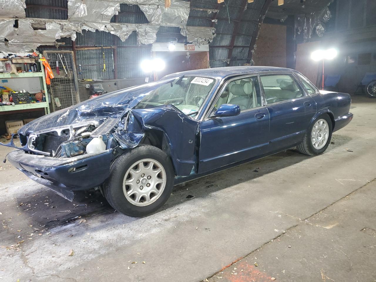 2002 Jaguar XJ 8, VIN SAJDA14C02LF45629 — Front end