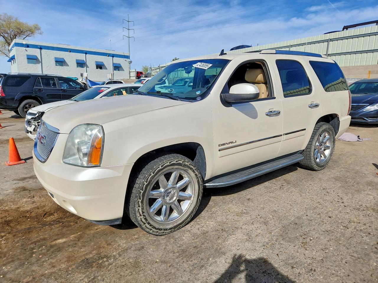 2013 GMC Yukon Denali, VIN 1GKS2EEF2DR215799 — Minor dents and scratches