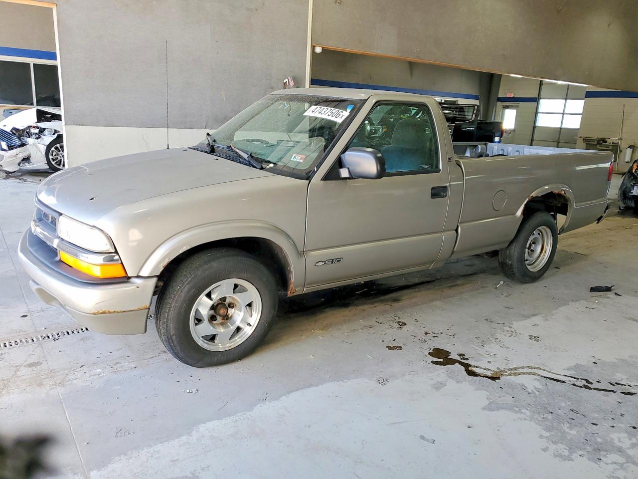 2000 Chevrolet S-10 LS, VIN 1GCCS1442YK176431 — Stripped