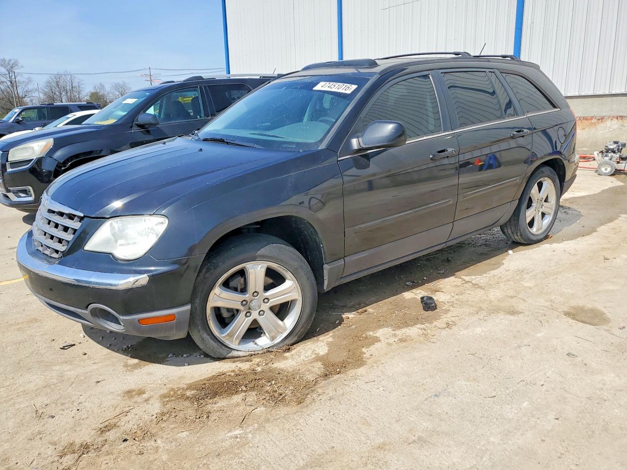 2007 Chrysler Pacifica Touring, VIN 2A8GM68X47R300608 — Rear end
