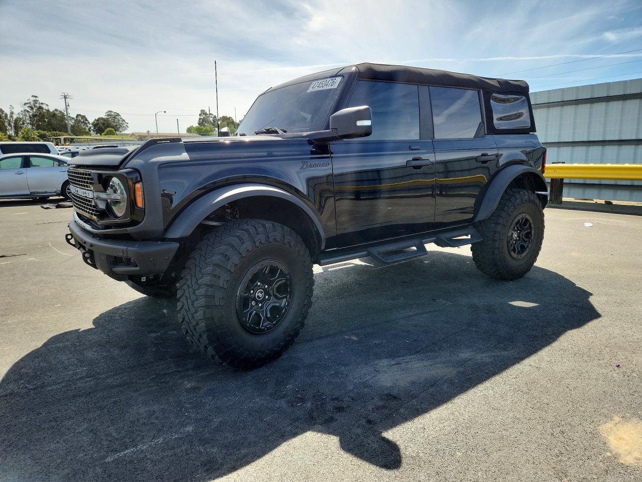 2023 Ford Bronco Wildtrak, VIN 1FMEE5DP3PLB29740 — Front end