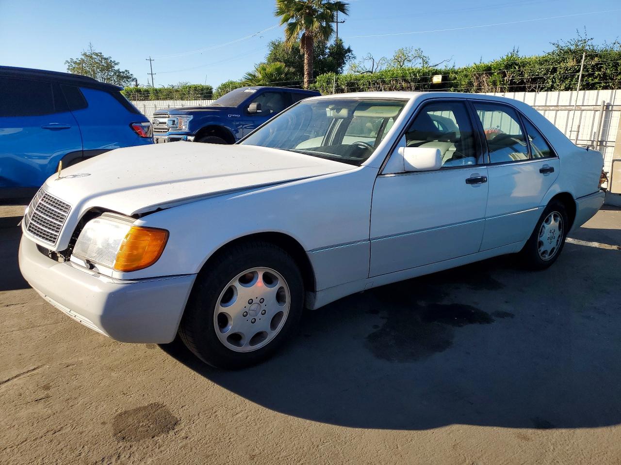 1993 Mercedes-Benz S 320, VIN WDBGA32E6PA131314 — Front end