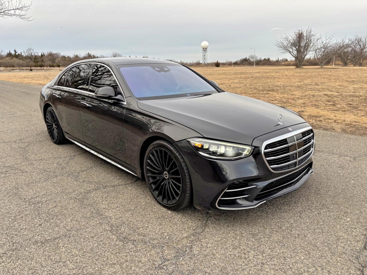 2022 Mercedes-Benz S 500, VIN W1K6G6DBXNA081195 — Normal wear
