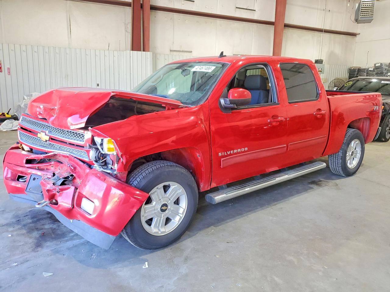 2013 Chevrolet Silverado 1500 LT, VIN 3GCPCSE00DG101549 — Front end