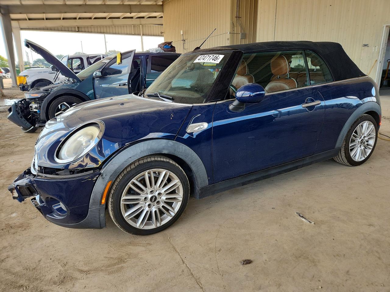 2016 MINI Convertible S, VIN WMWWG9C5XG3C21941 — Перед