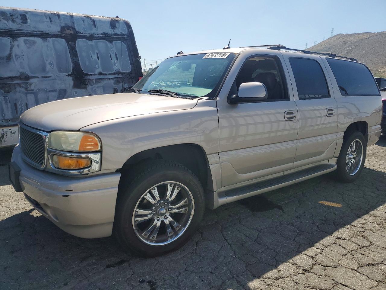 2005 GMC Yukon XL, VIN 1GKFK66U95J266947 — Minor dents and scratches
