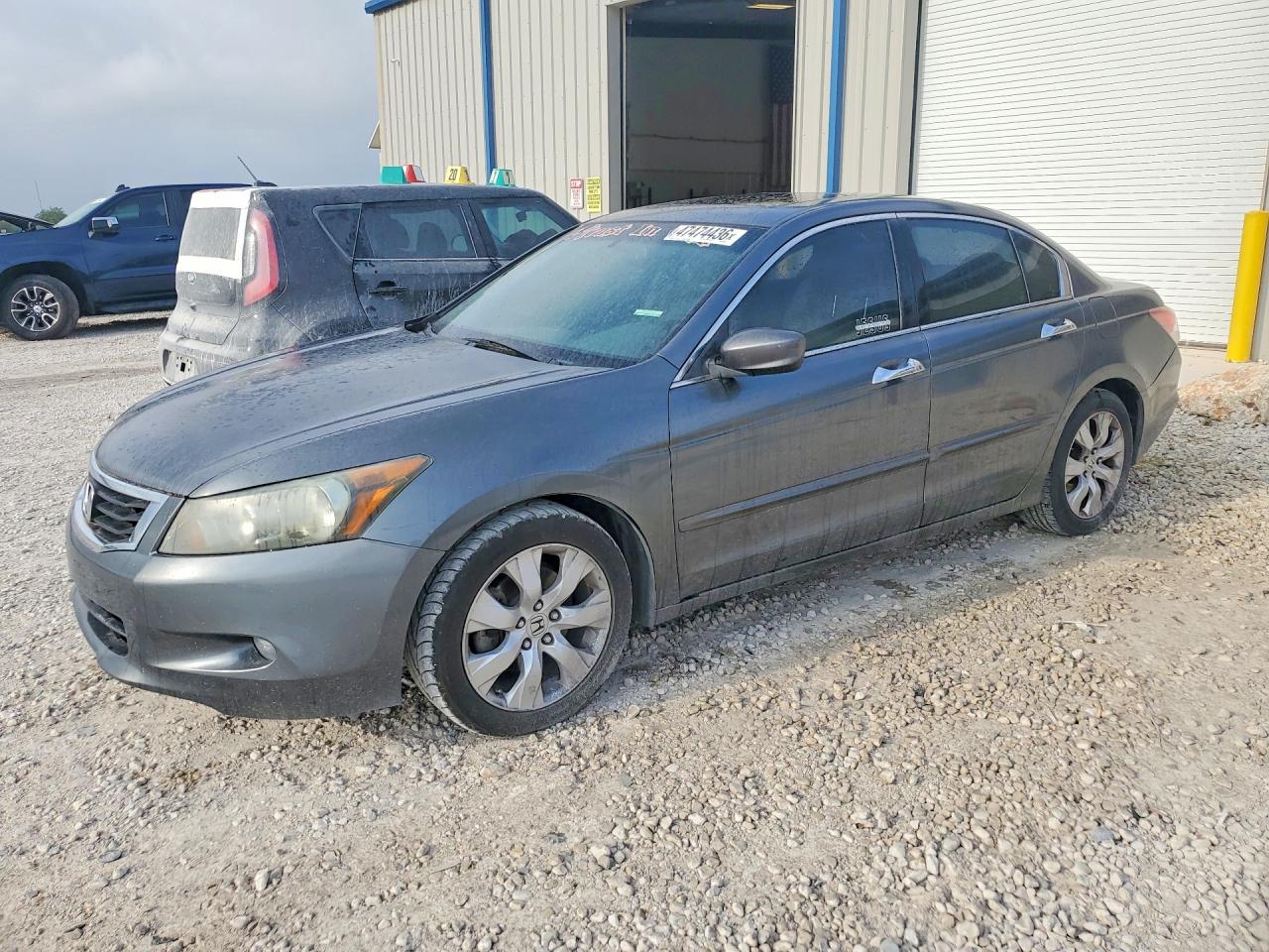 2010 Honda Accord EX-L, VIN 5KBCP3F80AB001130 — Normal wear