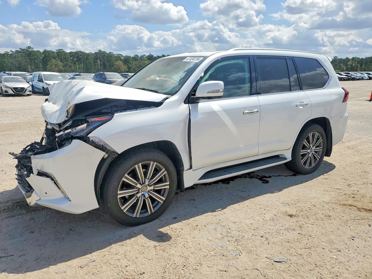 2016 Lexus LX 570, VIN JTJHY7AX6G4220212 — Front end