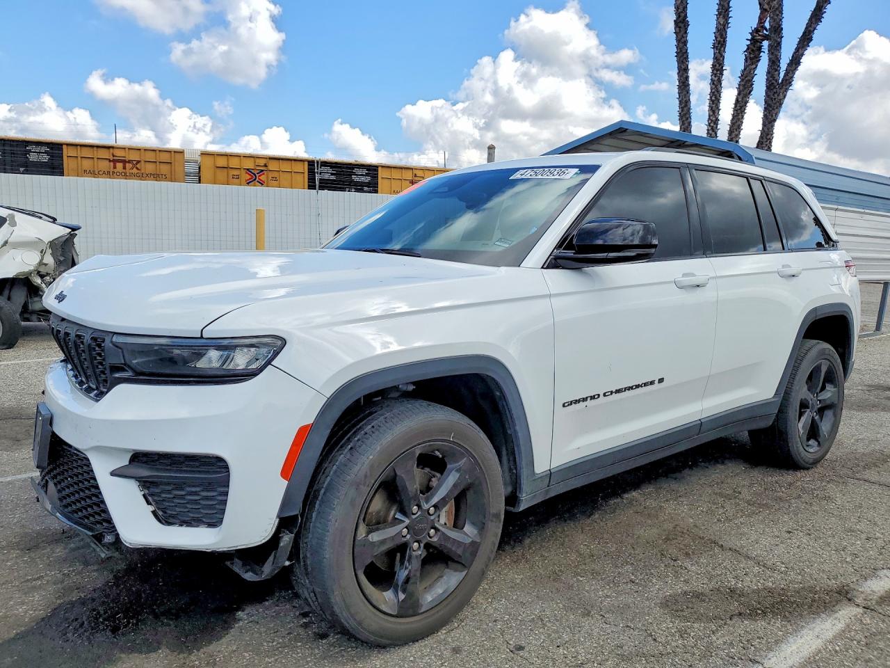2022 Jeep Grand Cherokee Altitude, VIN 1C4RJHAG3N8589049 — Front end