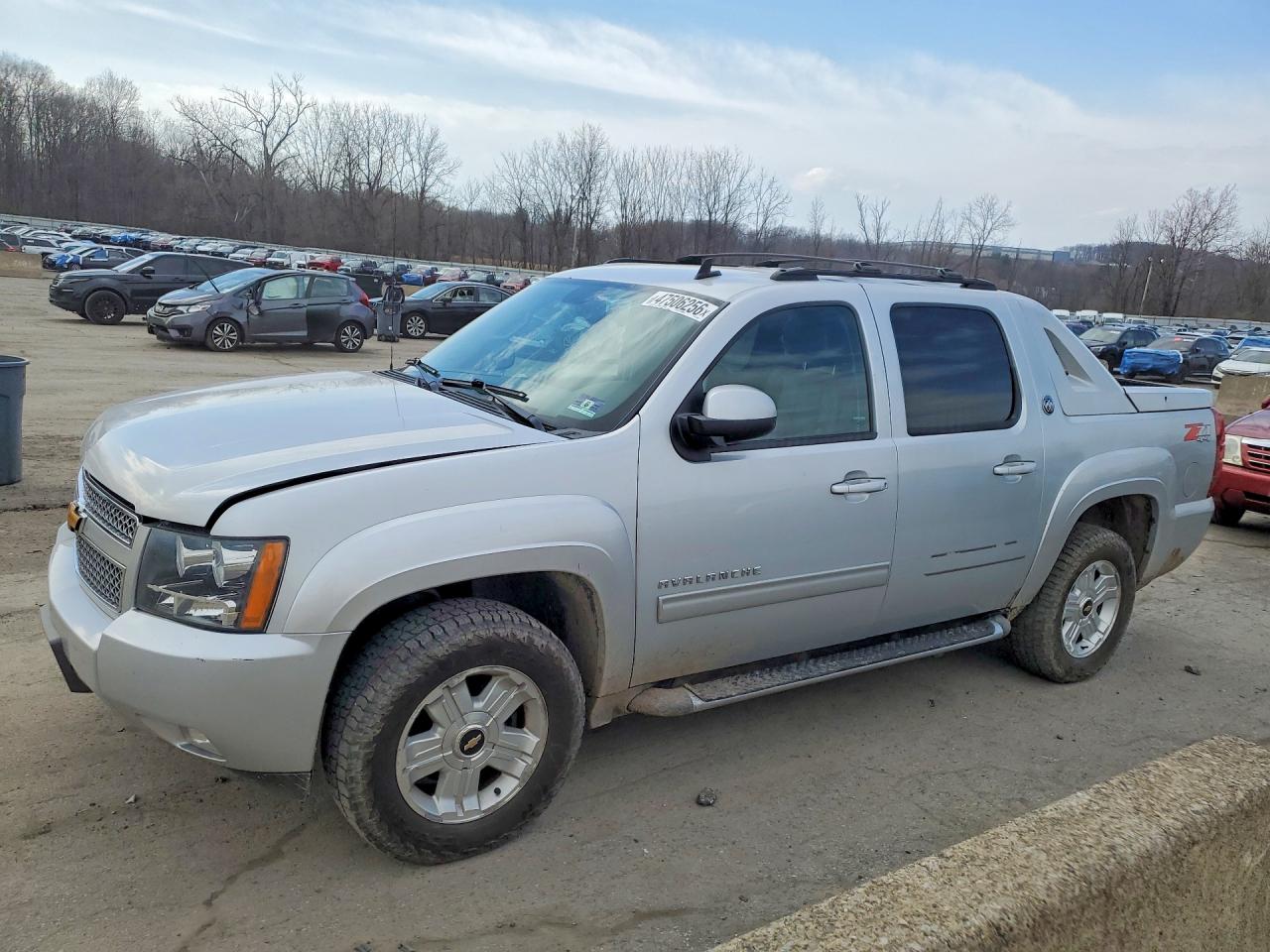 2013 Chevrolet Avalanche LT, VIN 3GNTKFE77DG338293 — Rear end
