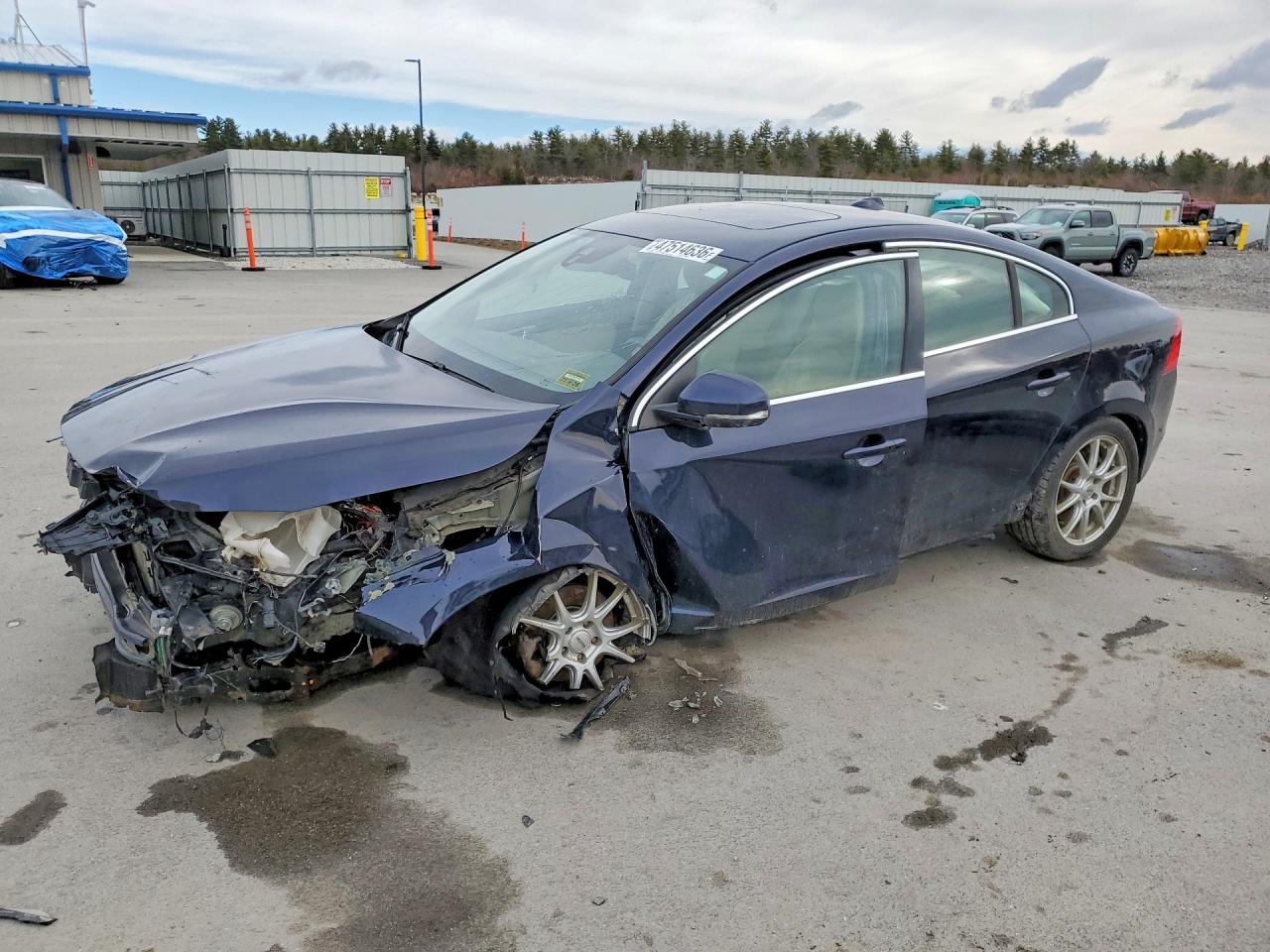 2016 Volvo S60 T5 Drive-E Premier, VIN YV126MFK1G2411536 — Front end