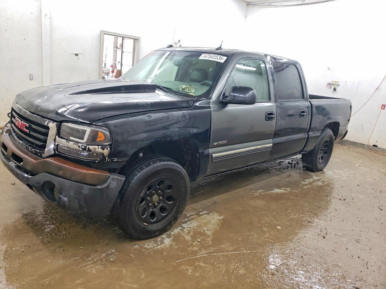 2005 GMC Sierra Denali, VIN 2GTEK63N351112989 — Vandalism