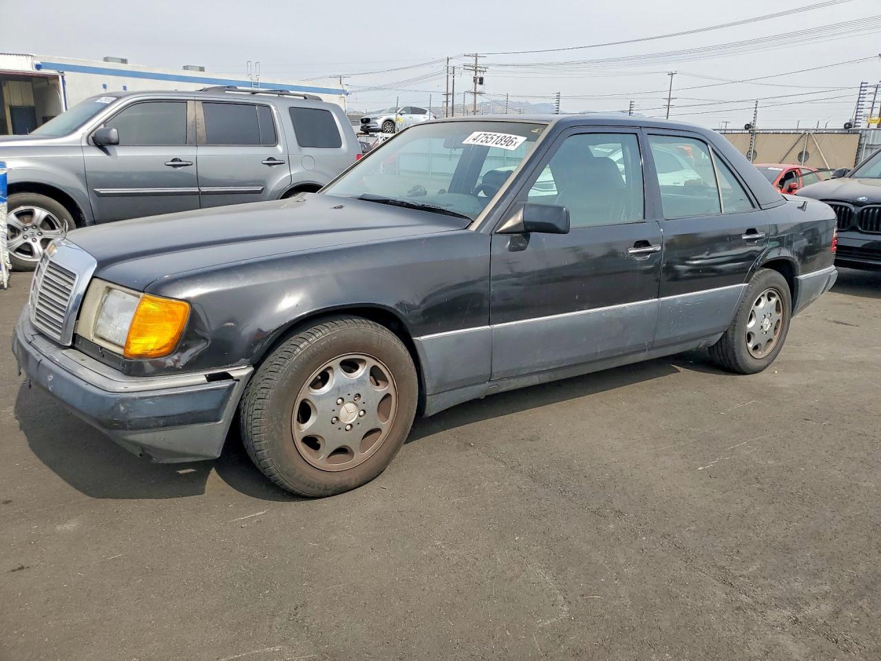 1992 Mercedes-Benz 300 E, VIN WDBEA30D0NB563373 — Side