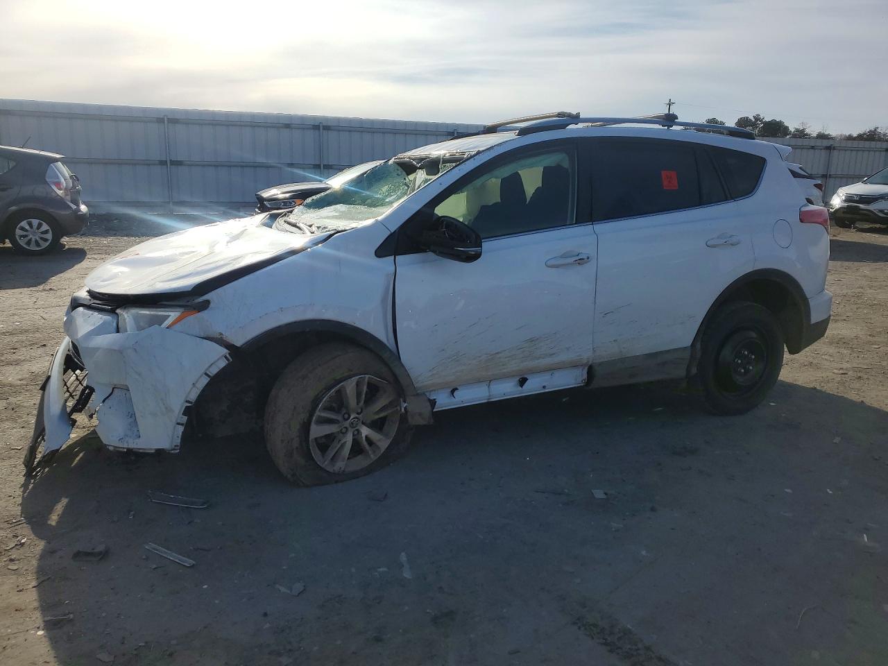 2018 Toyota RAV4 XLE, VIN JTMRFREV8JJ243856 — Front end
