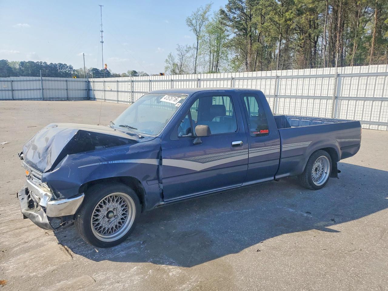 1990 Toyota Pickup DLX, VIN JT4VN93DXL5016269 — Front end