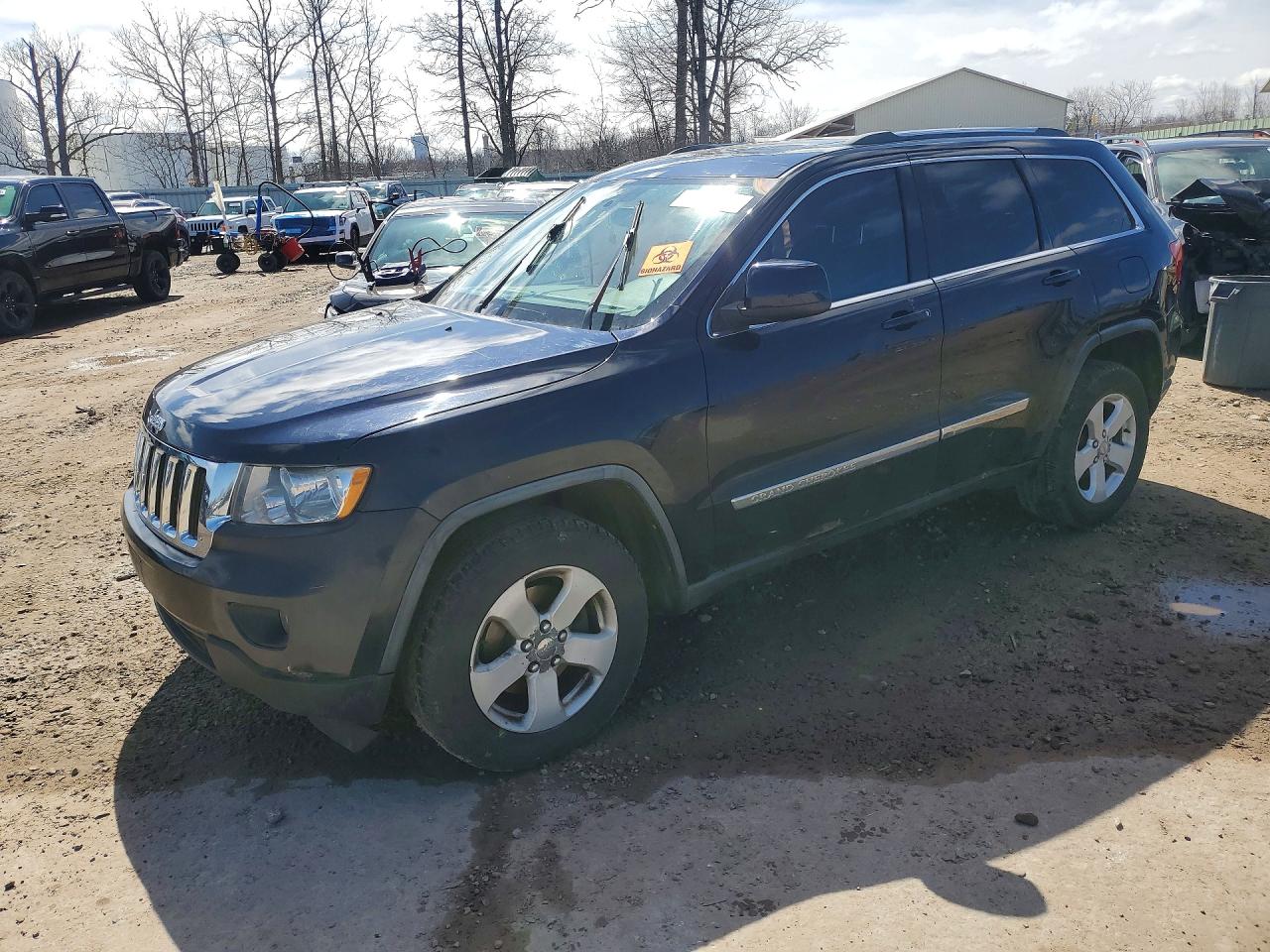 2011 Jeep Grand Cherokee Laredo, VIN 1J4RR4GG9BC529613 — Side
