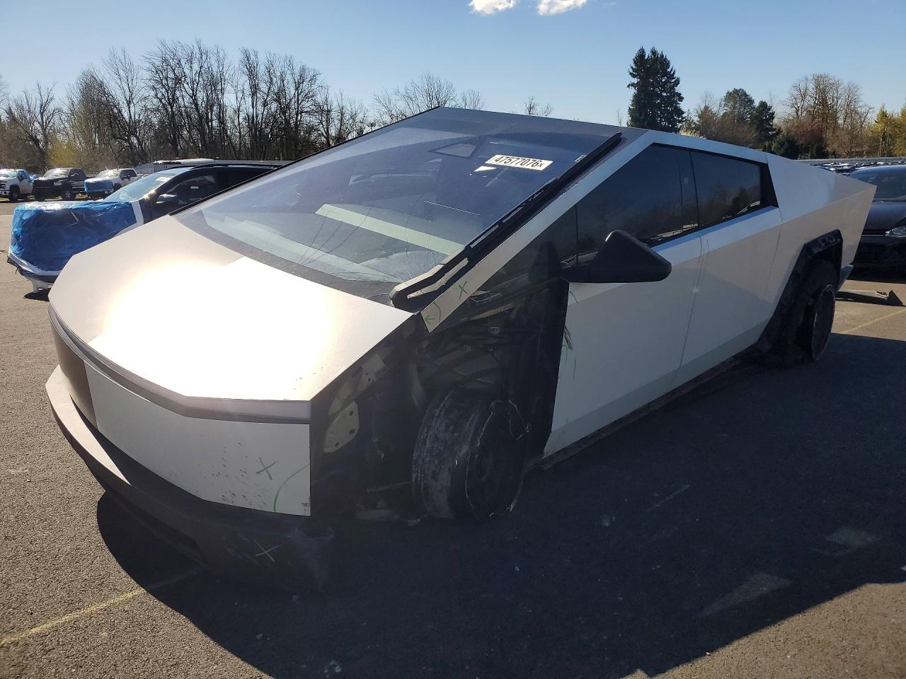 2024 Tesla Cybertruck, VIN 7G2CEHED7RA014253 — Front end