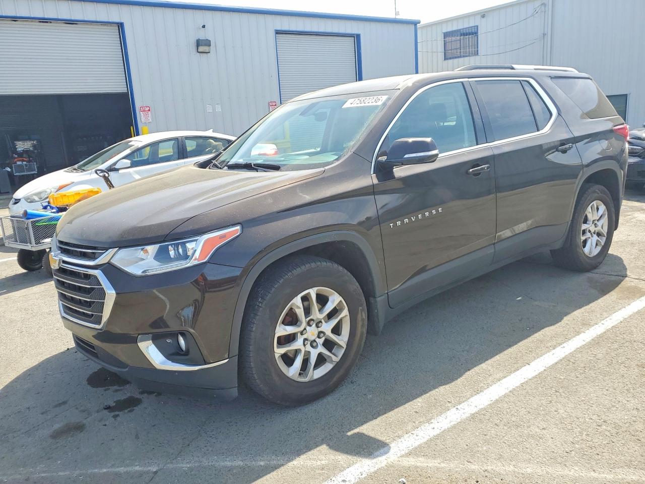 2018 Chevrolet Traverse LT Cloth, VIN 1GNEVGKWXJJ192726 — Side