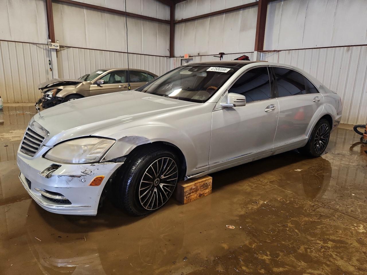 2010 Mercedes-Benz S 550, VIN WDDNG8GBXAA312755 — Front end