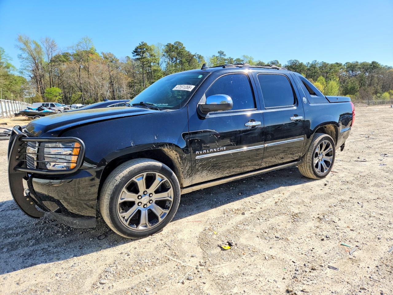 2013 Chevrolet Avalanche LTZ, VIN 3GNTKGE79DG105666 — Rear end
