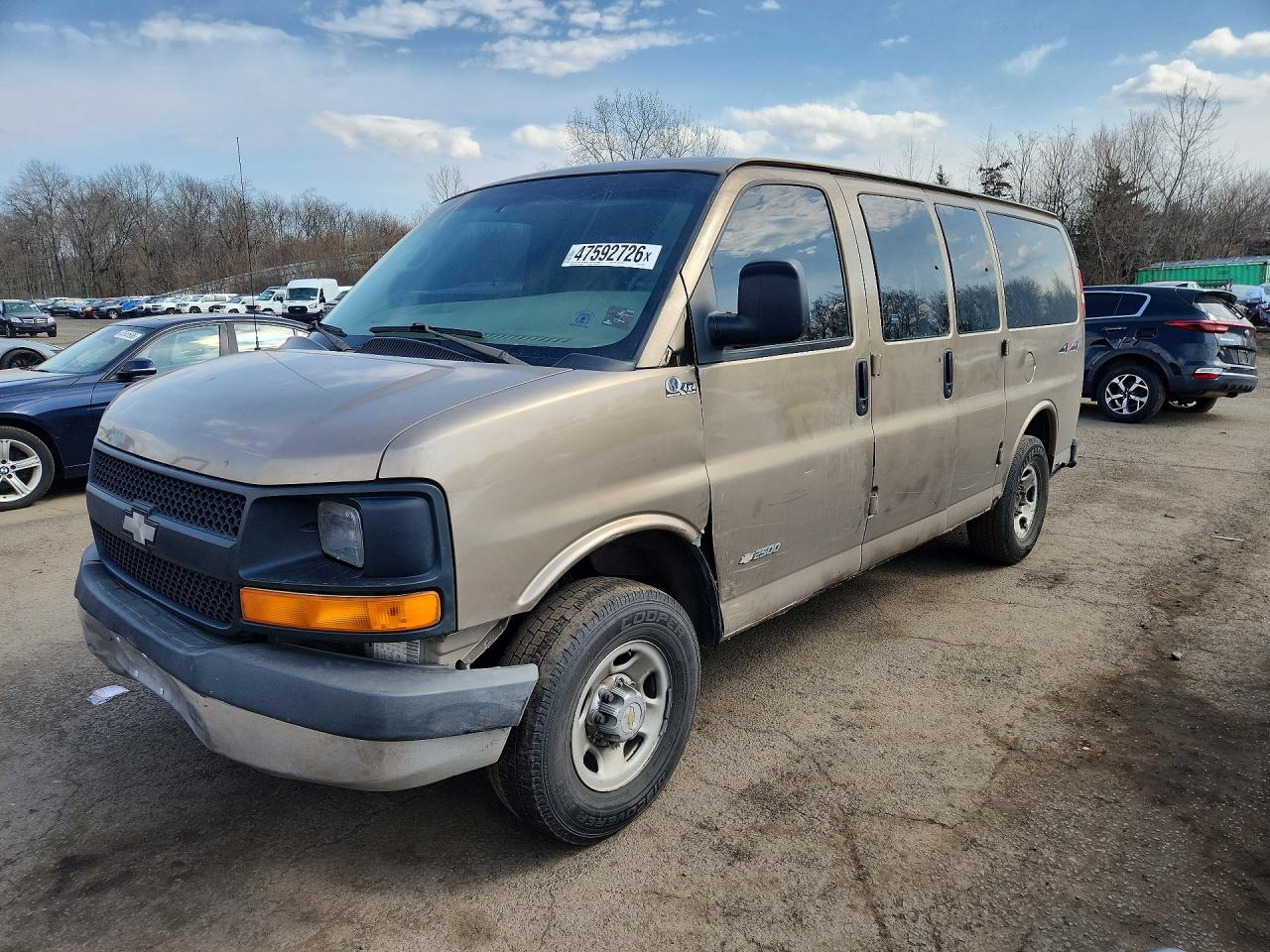 2004 Chevrolet Express G2500, VIN 1GNGG25U341139421 — Front end