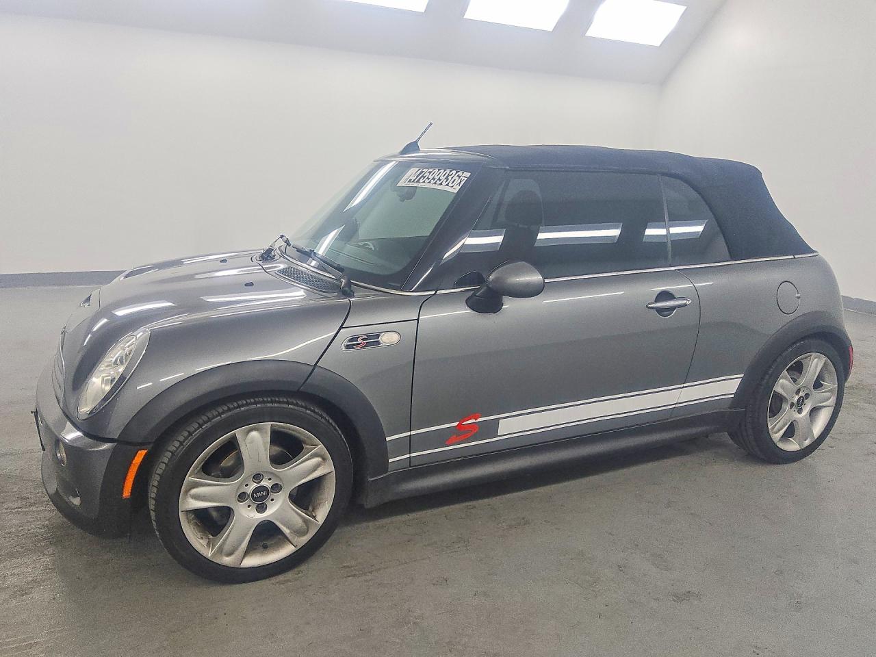 2006 MINI Convertible S, VIN WMWRH335X6TF89056 — Normal wear