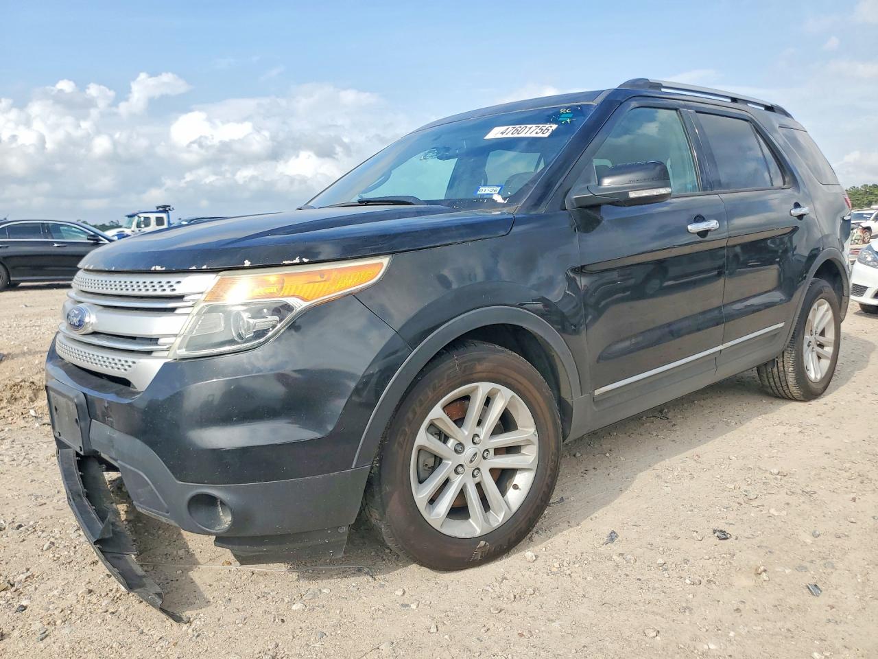 2015 Ford Explorer XLT, VIN 1FM5K7D86FGA73684 — Front end