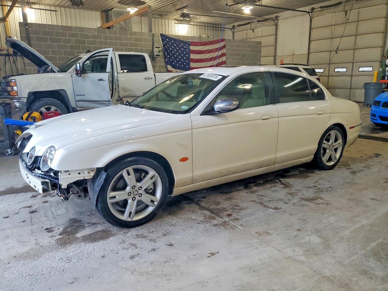 2008 Jaguar S-Type 4.2, VIN SAJWA01B48HN90192 — Перед
