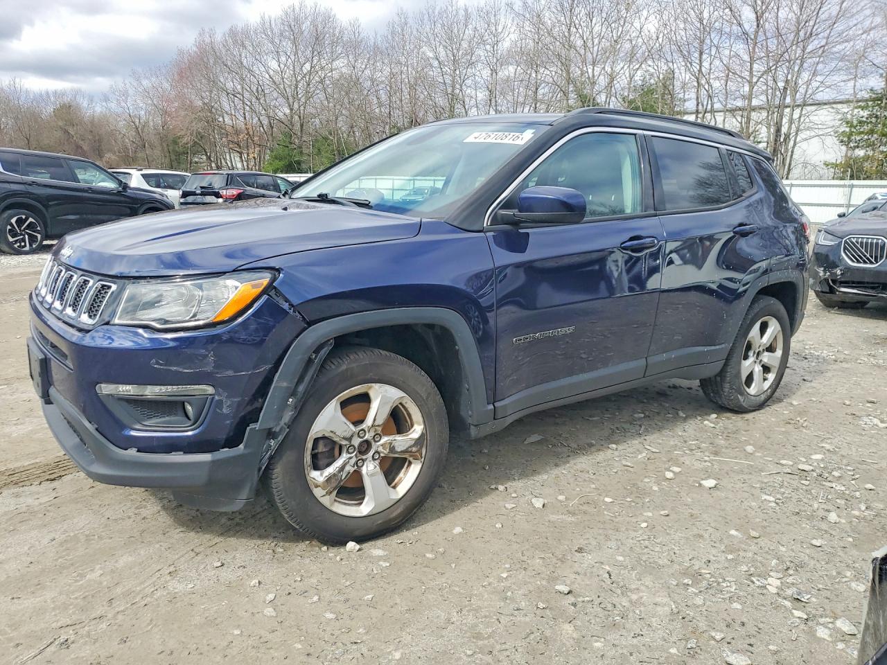 2018 Jeep Compass Latitude, VIN 3C4NJDBB7JT179523 — Front end