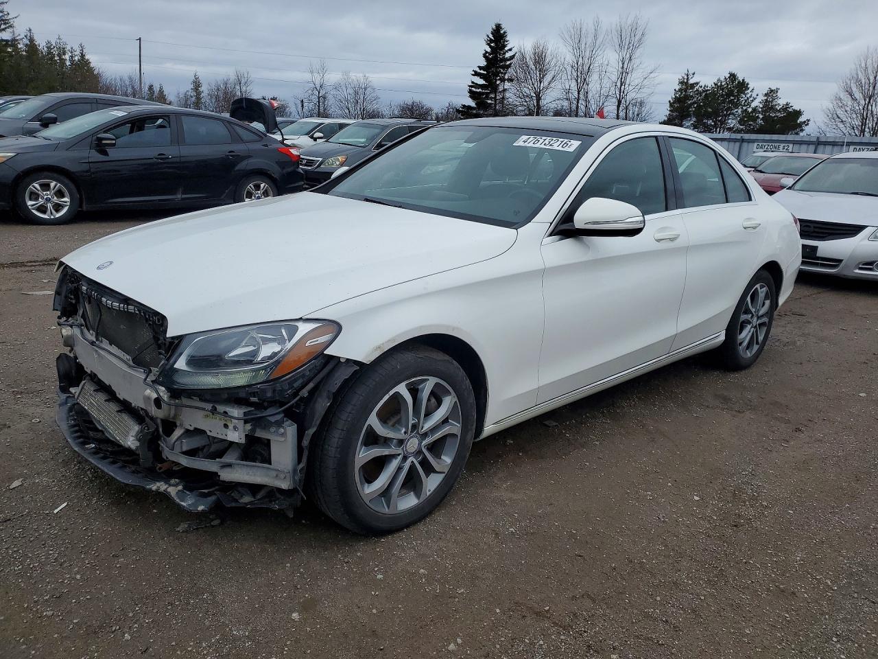 2015 Mercedes-Benz C 300, VIN 55SWF4KB5FU022454 — Перед