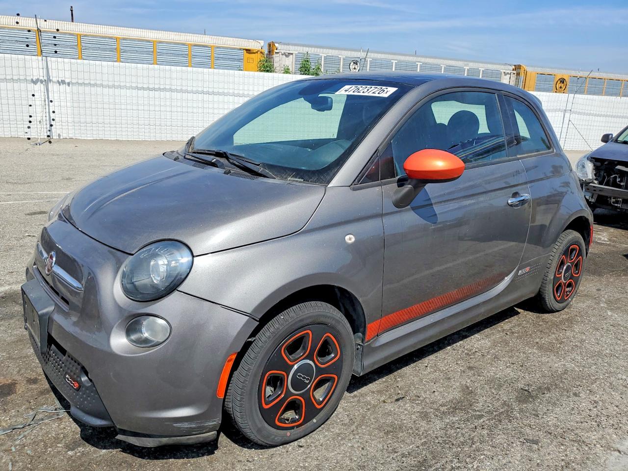 2013 FIAT 500e, VIN 3C3CFFGE6DT745980 — Мелкие вмятины и царапины