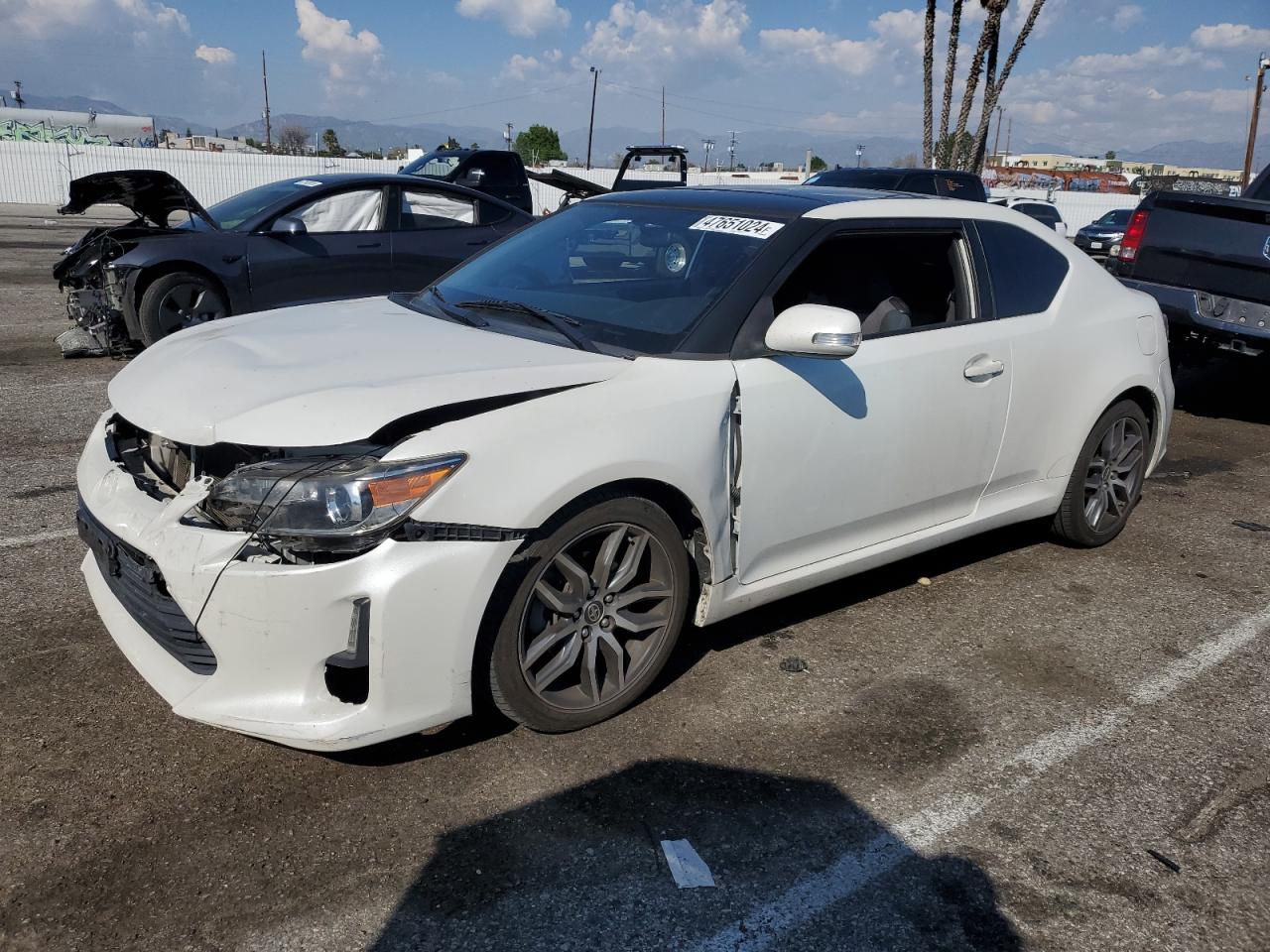 2015 Scion tC, VIN JTKJF5C71F3095502 — Front end