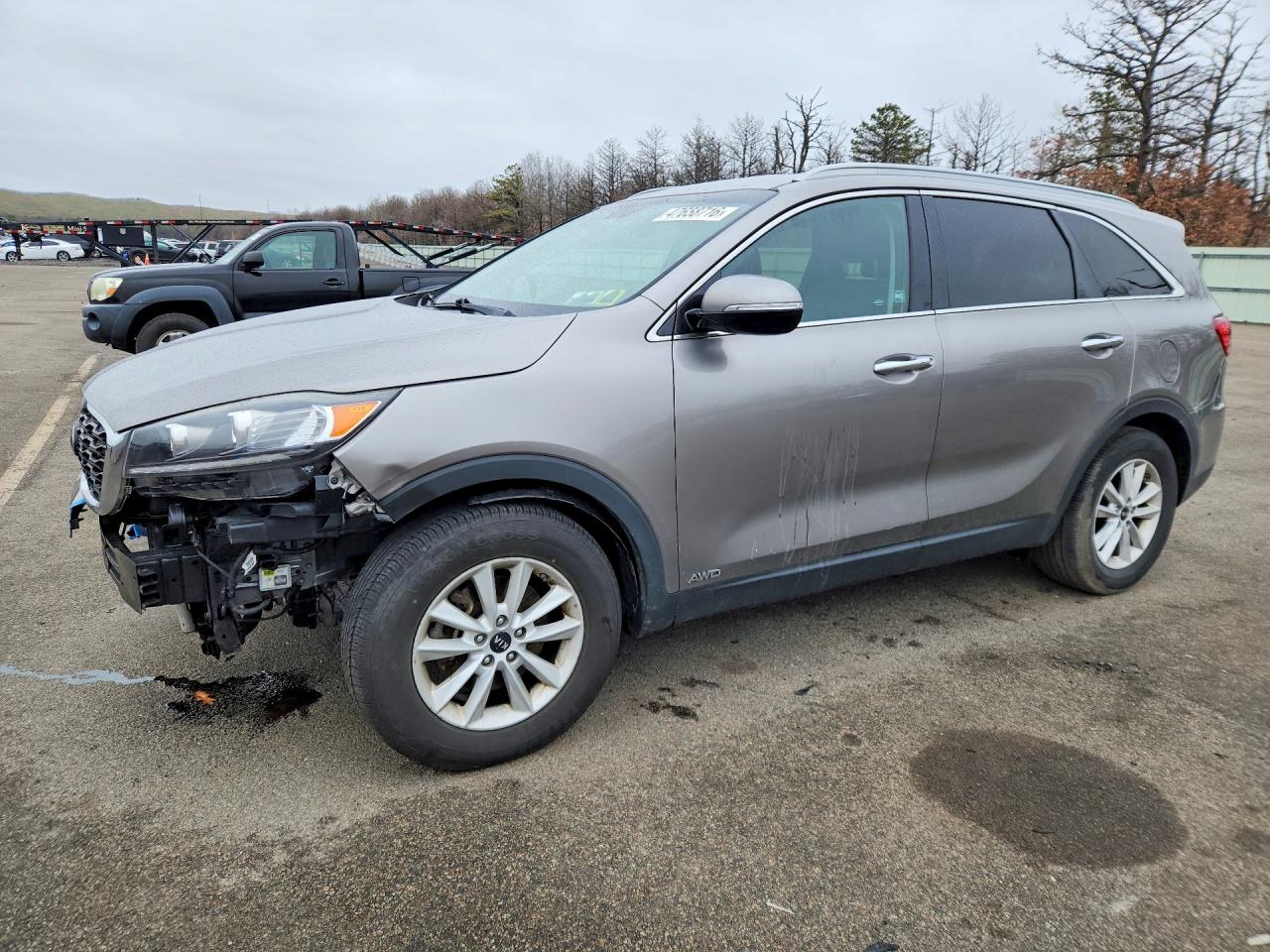 2019 Kia Sorento LX, VIN 5XYPGDA35KG436138 — Front end