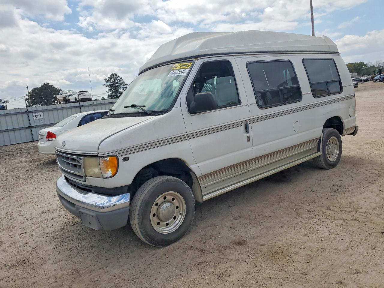 1999 Ford Econoline Cargo Recreational, VIN 1FDPE24LXXHB69711 — Normal wear