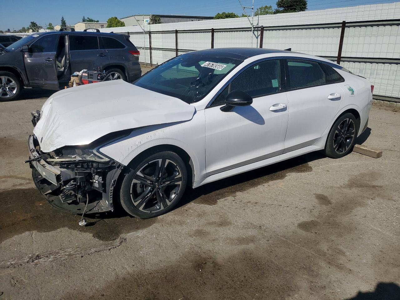 2021 Kia K5 GT-Line, VIN 5XXG64J20MG076651 — Front end
