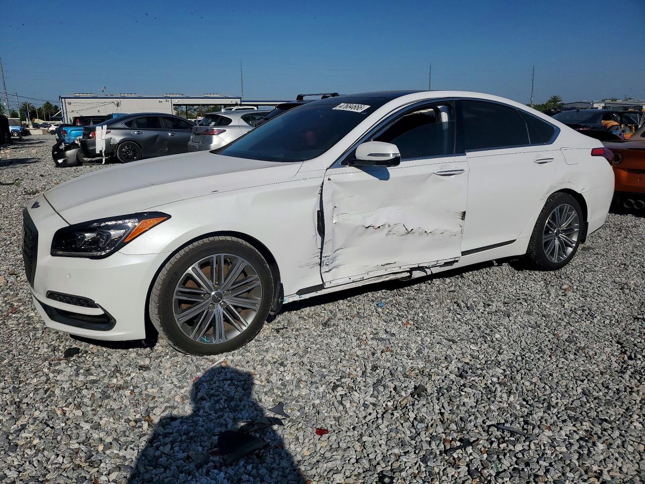 2019 Genesis G80 3.8L, VIN KMTFN4JE5KU309540 — Бок
