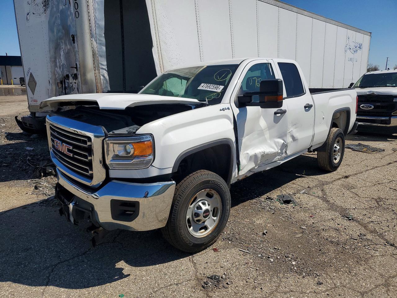 2019 GMC Sierra 2500HD, VIN 2GT22NEG0K1161798 — Front end