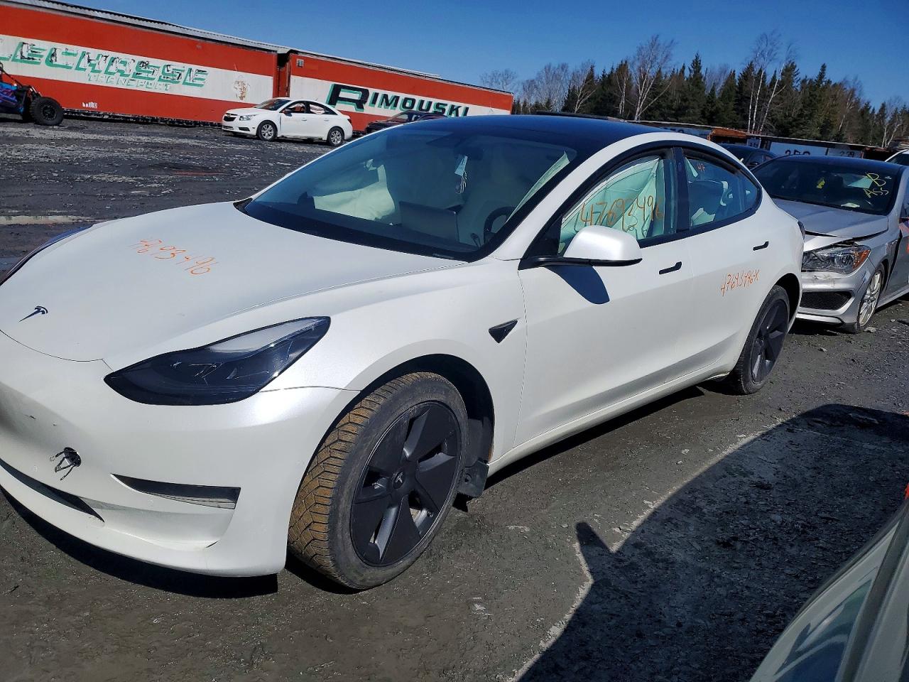 2021 Tesla Model 3 Standard Range Plus, VIN 5YJ3E1EA2MF082861 — Front end