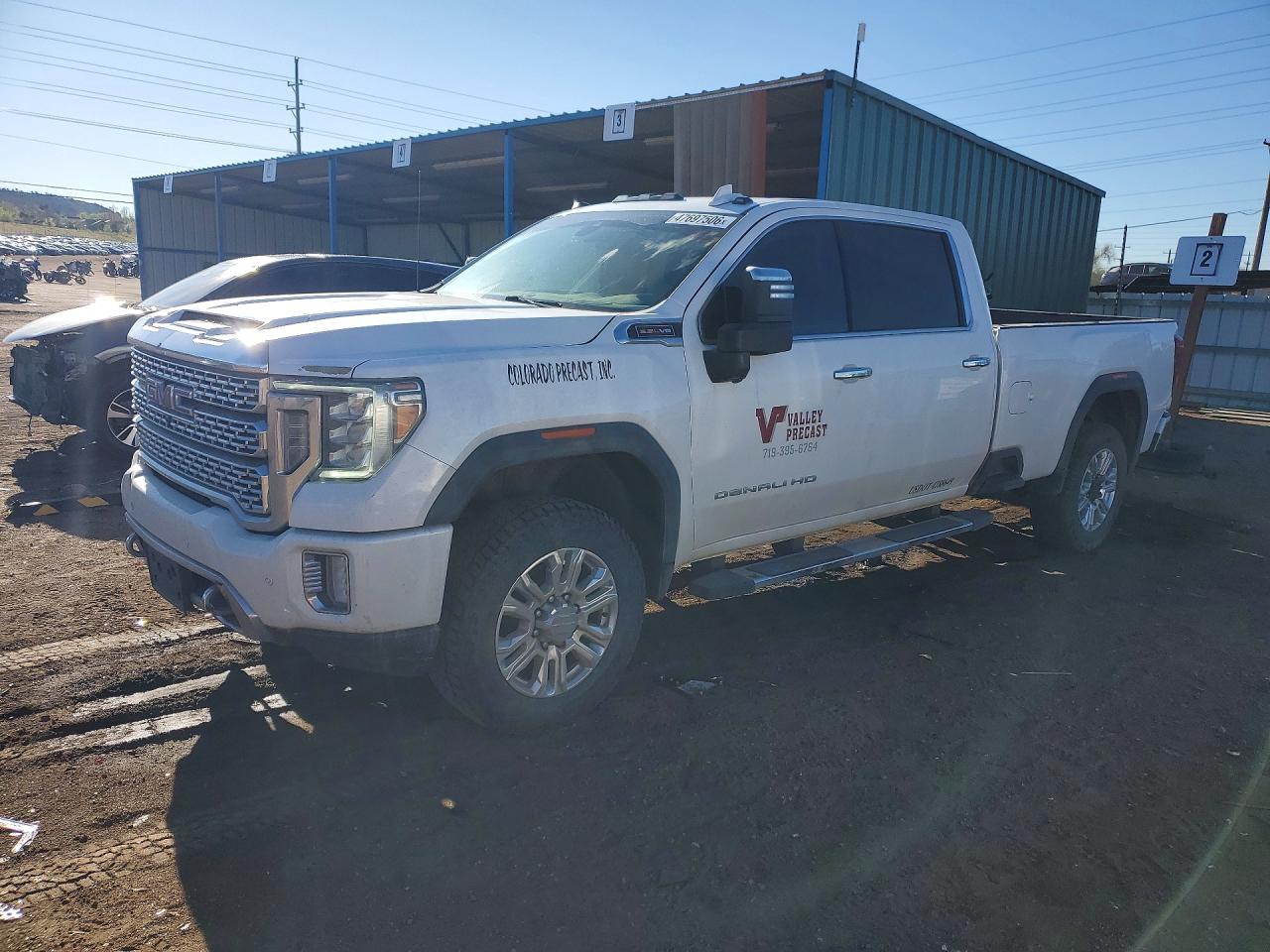 2022 GMC Sierra 2500HD Denali, VIN 1GT19RE78NF138944 — Front end