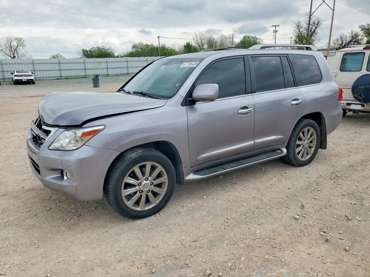 2010 Lexus LX 570, VIN JTJHY7AX4A4051377 — Перед