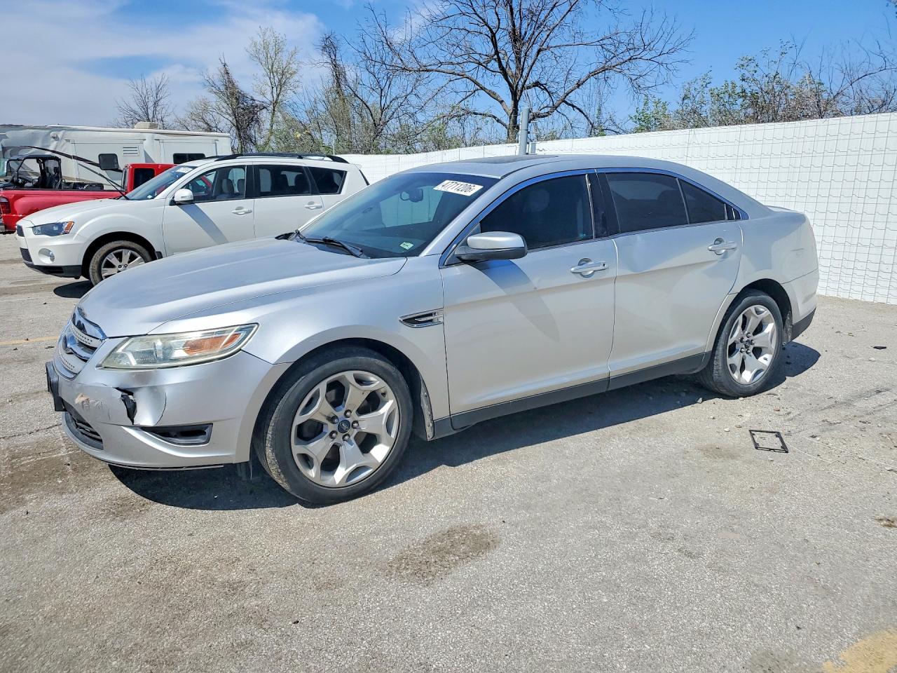 2010 Ford Taurus SEL, VIN 1FAHP2EW1AG125983 — Front end