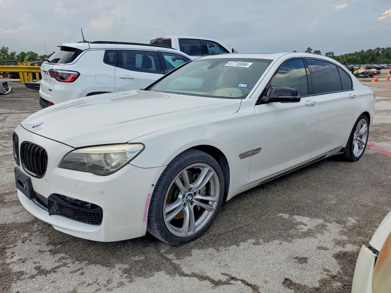 2013 BMW 7 Series 750Li, VIN WBAYE8C53DD132126 — Minor dents and scratches