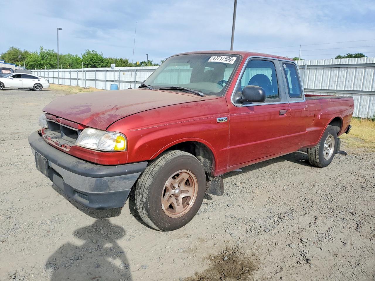 2000 Mazda B-Series SE, VIN 4F4YR16C7YTM22252 — Front end