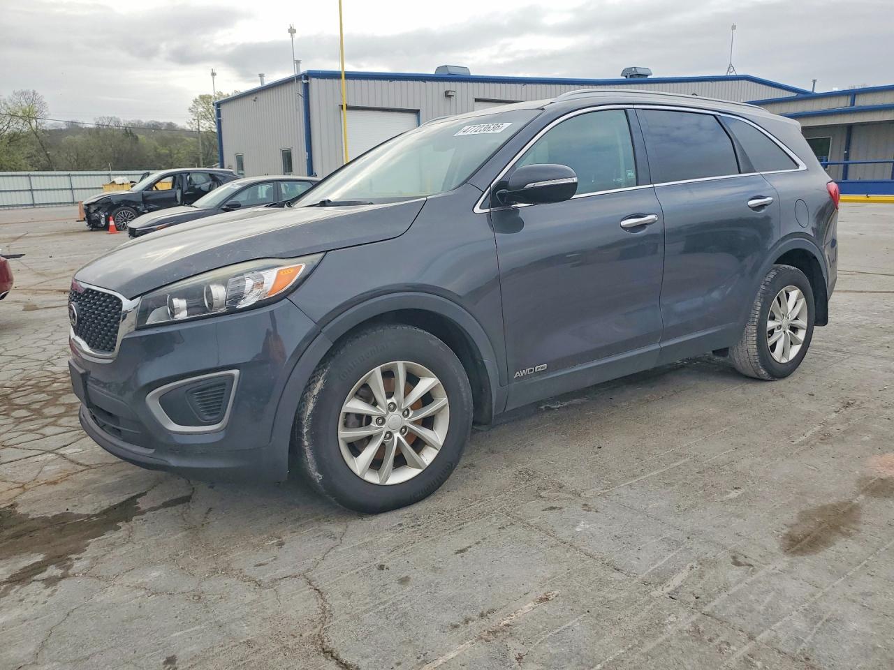 2017 Kia Sorento LX, VIN 5XYPGDA5XHG302994 — Minor dents and scratches