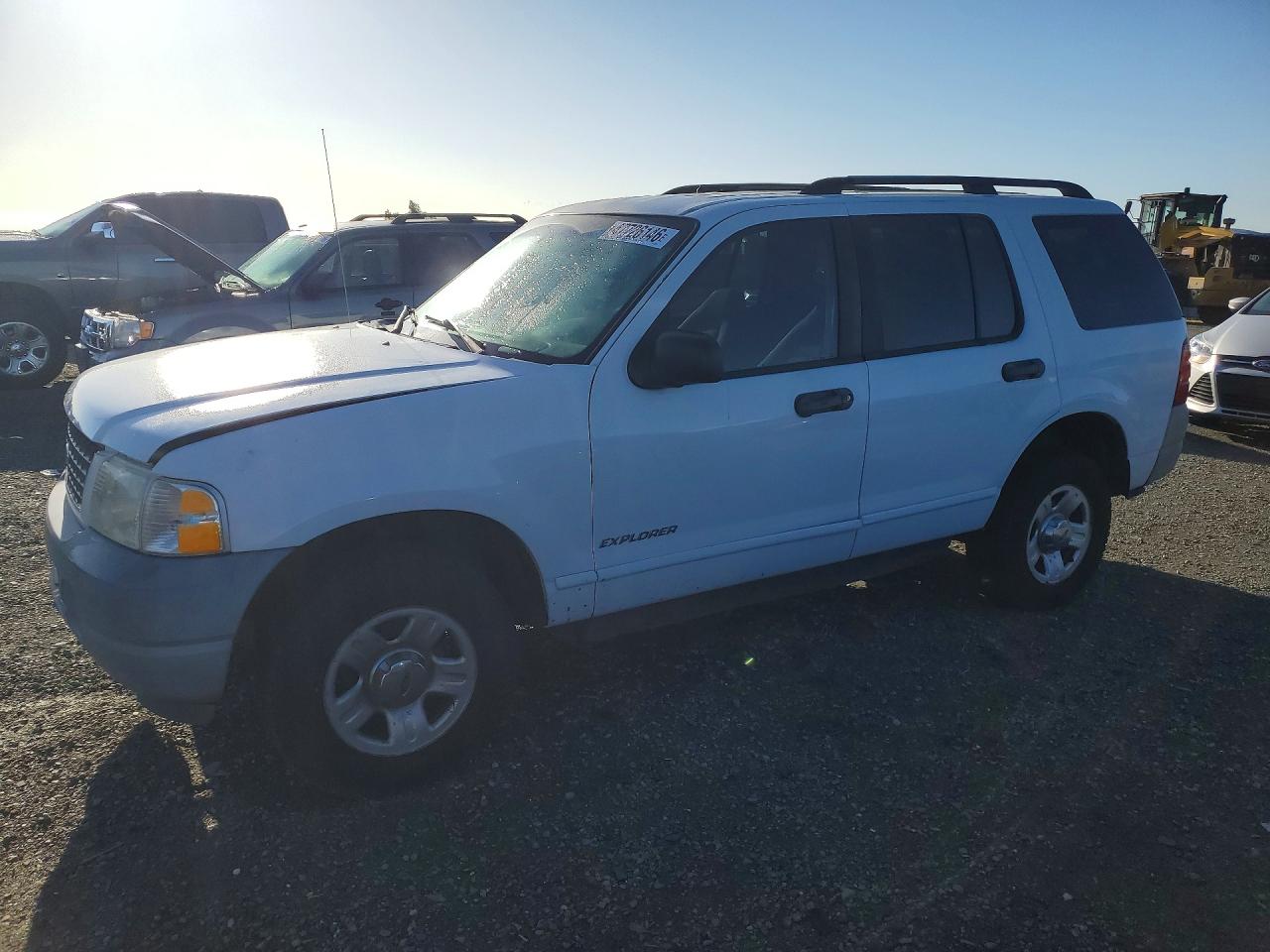2002 Ford Explorer XLS, VIN 1FMZU72E72ZB59282 — Front end