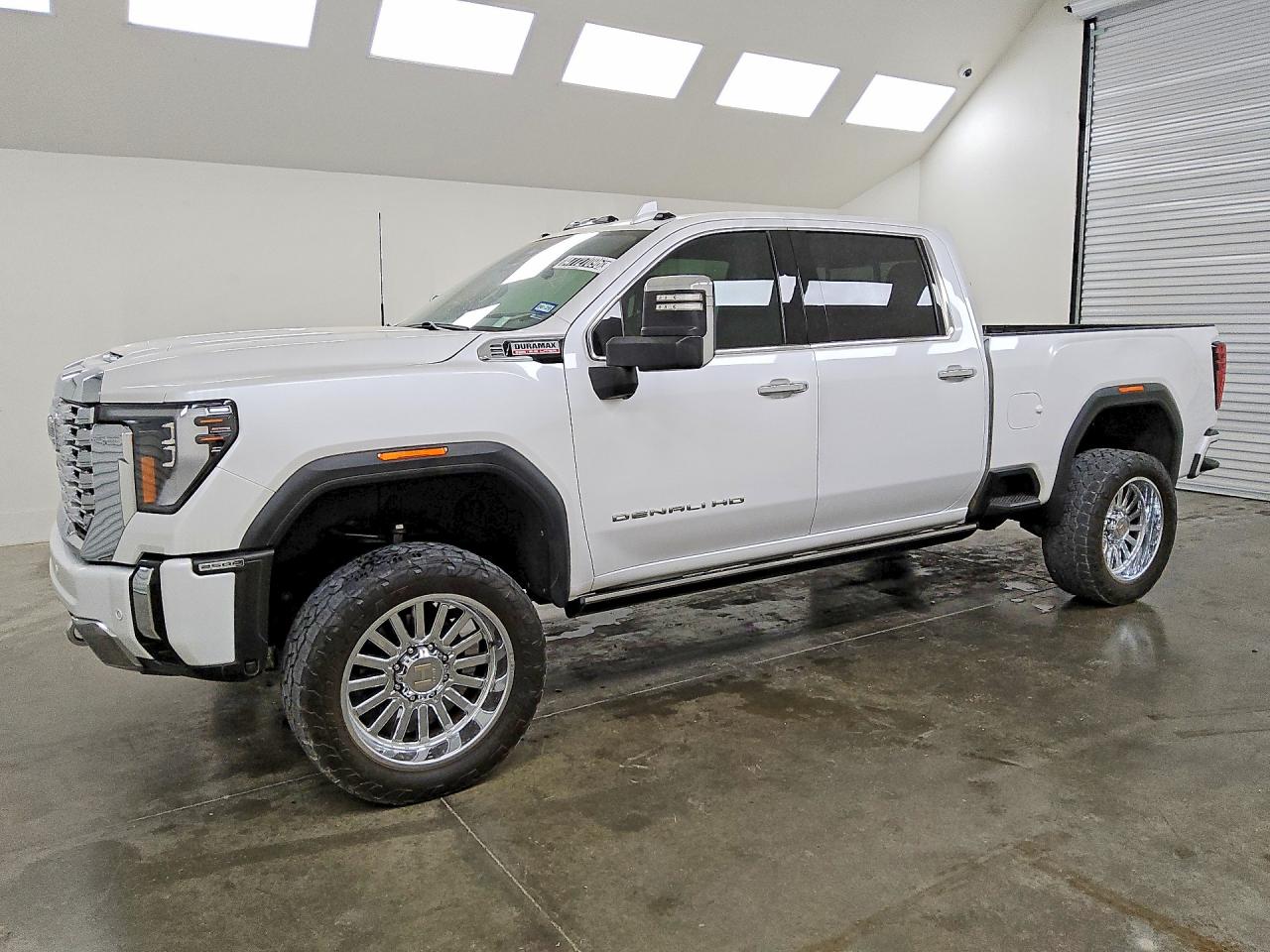 2024 GMC Sierra 2500HD Denali, VIN 1GT49REY0RF123396 — Minor dents and scratches