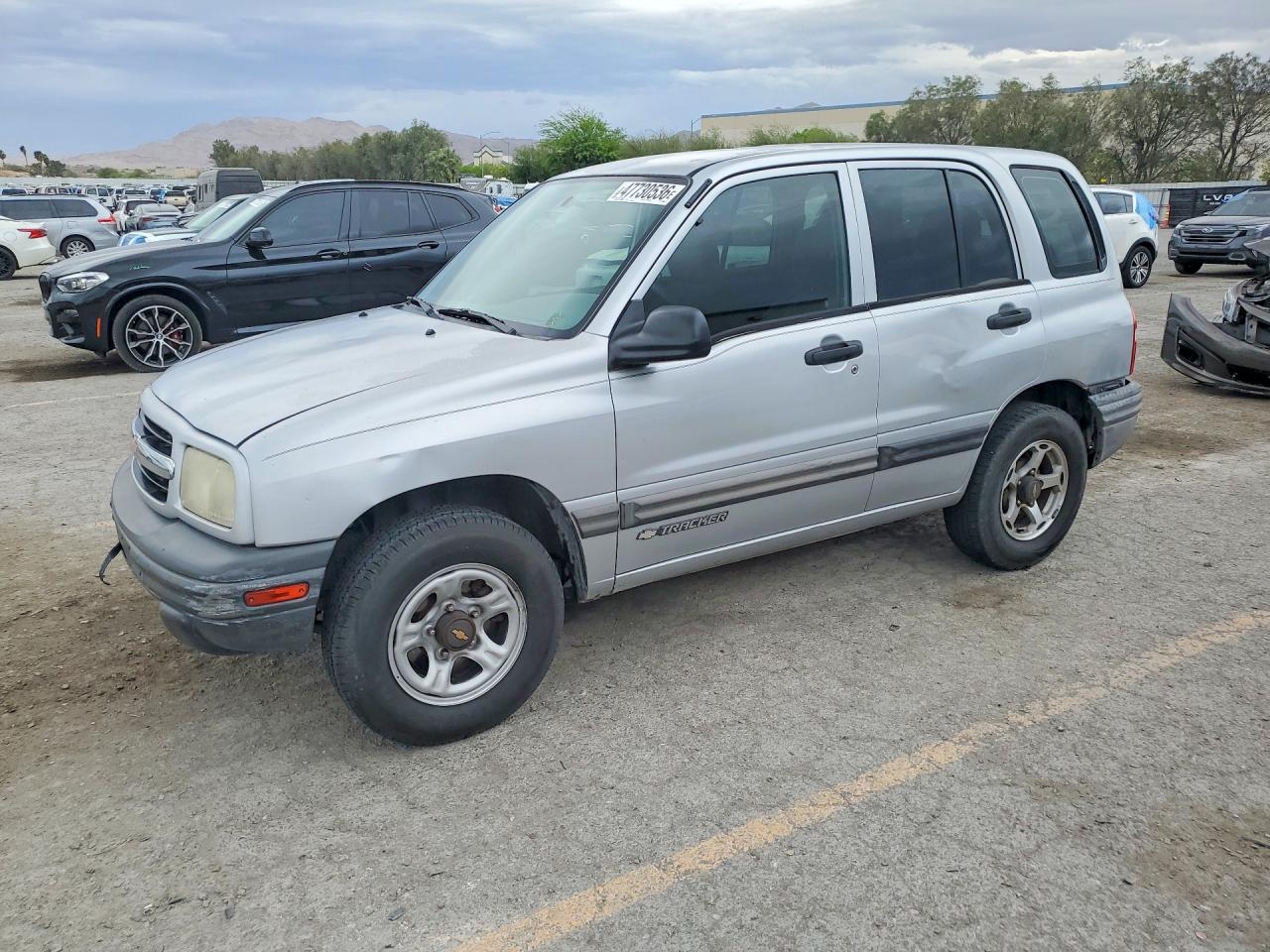 2000 Chevrolet Tracker, VIN 2CNBJ13C2Y6946200 — Side