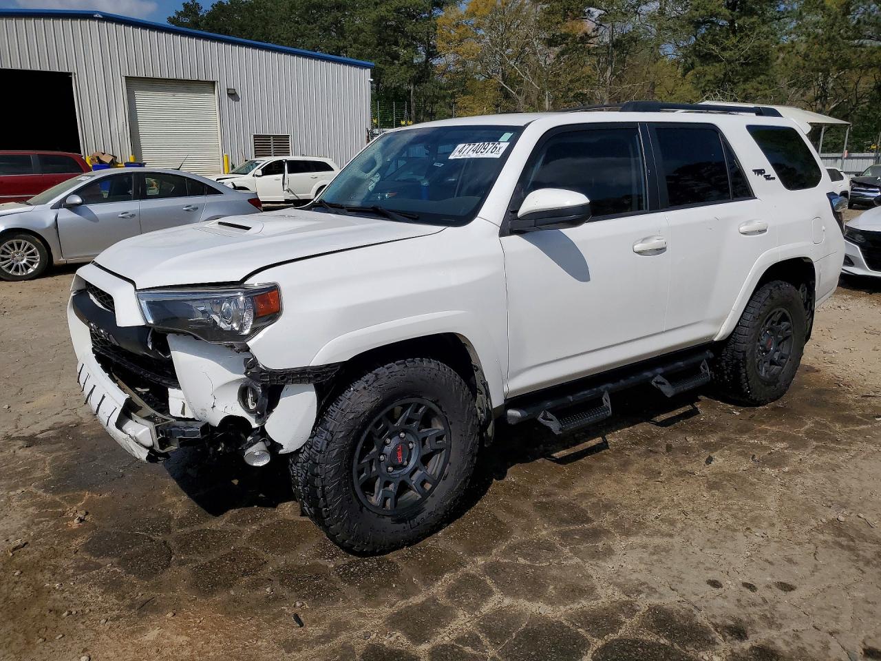 2019 Toyota 4Runner SR5 Premium, VIN JTEBU5JR5K5684486 — Front end