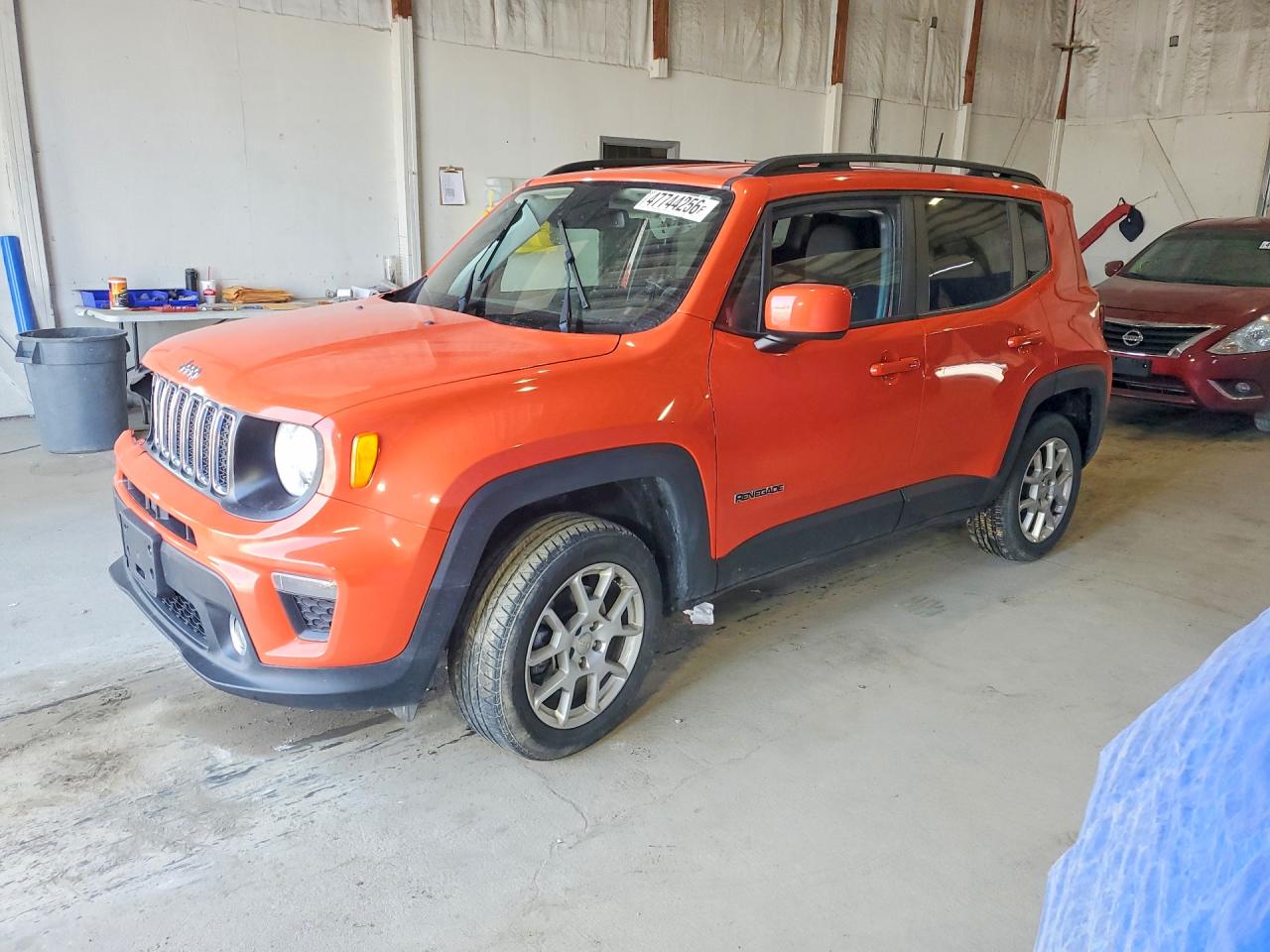 2021 Jeep Renegade Latitude, VIN ZACNJDBB8MPM76292 — Бок