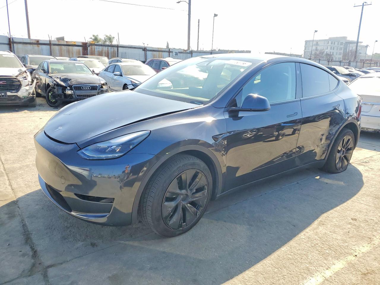 2025 Tesla Model Y Long Range, VIN 7SAYGDED2SF259629 — Фото с аукциона
